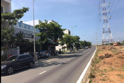 LÔ ĐẤT CỰC TÌM NĂNG HƯỚNG ĐÔNG NAM KẸP VỆT CÂY XANH TUYẾN ĐƯỜNG KINH DOANH HUYẾT MẠCH 29/3 LIÊN HỆ 0906424427 LVCC