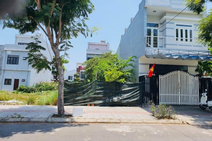 Tôi cần bán nhanh đất đường Nguyễn Sắc Kim B1.9 Hướng Tây Nam sát đường Mẹ Thứ - Hòa Xuân