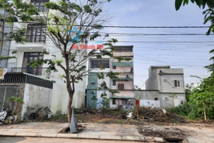 Bán đất đường Bùi Công Trừng, hướng đông bắc, gần công viên, sát ngã tư đường lớn