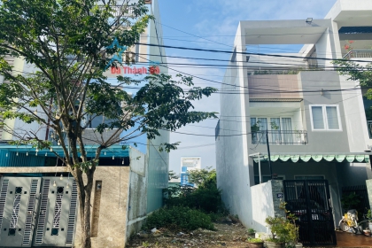 Bán đất đường Bùi Công Trừng, đối diện 2 công viên, vị trí siêu đẹp