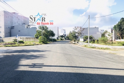 Bán lô đất siêu đẹp đường 10.5m ĐOÀN KHUÊ - Khu đô thị Nam Việt Á - Ngũ Hành Sơn - Đà Nẵng. - Đường 10.5m siêu đẹp, đoạn kinh doanh sầm uất bên Nam Việt Á. - Vị trí: Khu dân cư đông đúc, nhà cửa