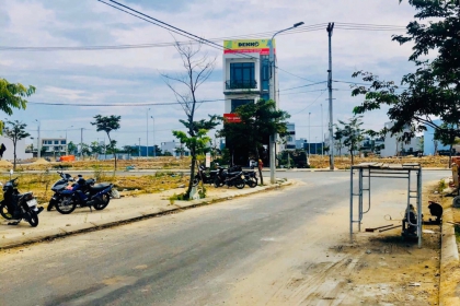 Tôi cần bán lô đầm sen của gia đình - Đông nam - Khu Nam Hòa Xuân
