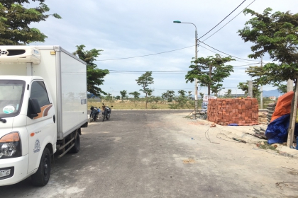 NẮM CHỦ CHÀO BÁN LÔ ĐẤT ĐƯỜNG THÔNG SẦM UẤT , B2.74 KHU NAM HÒA XUÂN L NGAY 0934810516