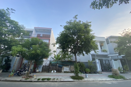 Còn 1 lô đường Mạc Đăng Dung cực đẹp, thuộc khu đô thị sinh thái Hòa Xuân. 