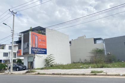 tôi cần bán lô đất đường 10m5 mai chí thọ,vị trí siêu đẹp để kinh doanh buôn bán