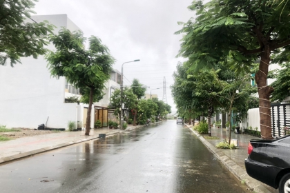 CẦN NHUYỂN NHƯỢNG LÔ ĐẤT ĐƯỜNG THÁI VĂN LUNG , HƯỚNG ĐÔNG BẮC GẦN CẦU HÒA XUÂN .