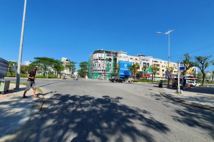 ​BÁN LÔ ĐẤT NAM HÒA XUÂN ĐIỆN ÂM TAY PHẢI B2.33, SAU DÃY SHOPHOUSE