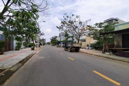 Bán lô đất đường Vũ Xuân Thiều, đường thông, dân cư đông, sát sông mát mẻ