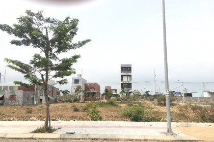 CẦN BÁN NHANH LÔ ĐẤT ĐƯỜNG 7M5 KHU NAM HÒA XUÂN LH CHUNG 0934.810.516