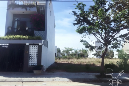 chính chủ bán nhanh lô đất đường Trung Lương 14 thuộc Đảo Víp Hòa Xuân .