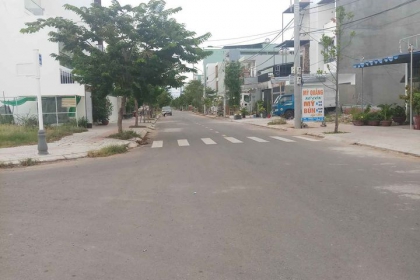 Bán lô đất đường 10m5 Trần Văn Trà, sát chợ hòa xuân, sát đường lớn Phạm Hùng
