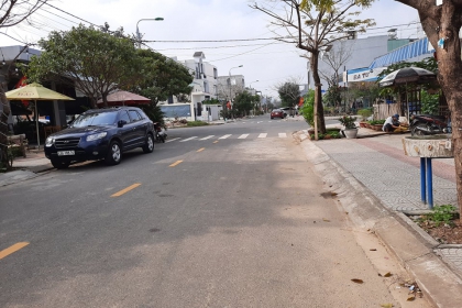 tôi bán lô đất Dãy A lô 86 đường 10m5 trần văn trà , Hòa Xuân 