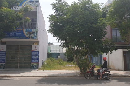 Tôi bán đất đường Huỳnh Ngọc Đủ sát sông Block B1.41 lô 53 , cách cầu Nguyễn Tri Phương 200M, Hoà Xuân ,Cẩm lệ