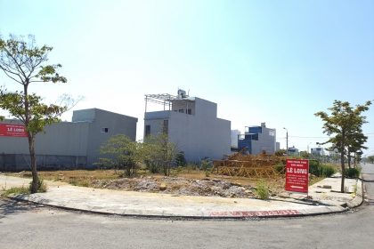 Chính chủ cần bán lô góc tuyệt đẹp B2.73 Khu Nam Hòa Xuân , nằm trên 2 tuyến đường thông Chính chủ cần bán lô góc tuyệt đẹp B2.73 Khu Nam Hòa Xuân , nằm trên 2 tuyến đường thông