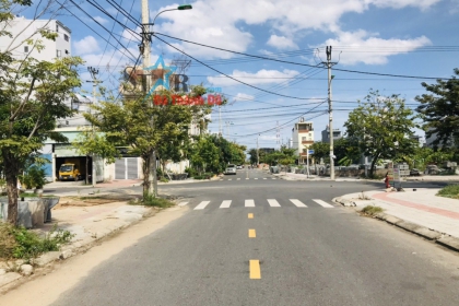 Lô kẹp cống đường Mạc Đăng Doanh, Hòa Xuân, Đà Nẵng - Vị trí sát đường Lê Quảng Chí, thông ra đường lớn Võ Chí Công vs Nguyễn Phước Lan. - Thích hợp kinh doanh hoặc đầu tư - Nhà cửa hiện đại, Lô kẹp cống đường Mạc Đăng Doanh, Hòa Xuân, Đà Nẵng - Vị trí sát đường Lê Quảng Chí, thông ra đường lớn Võ Chí Công vs Nguyễn Phước Lan. - Thích hợp kinh doanh hoặc đầu tư - Nhà cửa hiện đại,