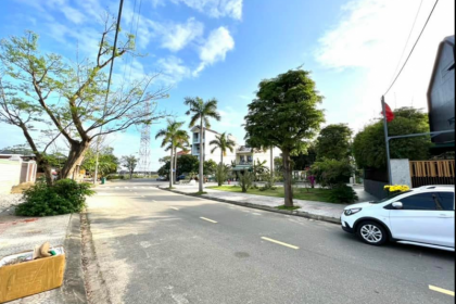 BÁN CẶP ĐẮT MẶT TIỀN HỒ TRUNG LƯỢNG - SẠCH ĐẸP - DIỆN TÍCH LỚN BÁN CẶP ĐẮT MẶT TIỀN HỒ TRUNG LƯỢNG - SẠCH ĐẸP - DIỆN TÍCH LỚN