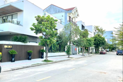 VỊ TRÍ HÀNG HIẾM- ĐỐI DIỆN TRƯỜNG HỌC- CÔNG VIÊN - DIỆN TÍCH LỚN - MẶT TIỀN TRUNG LƯƠNG 16 THÔNG THẲNG RA ĐƯỜNG HÀNG DỪA 29/3 VỊ TRÍ HÀNG HIẾM- ĐỐI DIỆN TRƯỜNG HỌC- CÔNG VIÊN - DIỆN TÍCH LỚN - MẶT TIỀN TRUNG LƯƠNG 16 THÔNG THẲNG RA ĐƯỜNG HÀNG DỪA 29/3