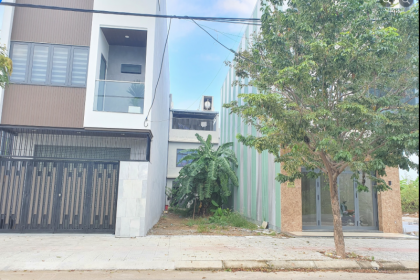 100m2 Đường Diên Hồng _ Hòa Xuân - sát góc ngã tư ( Sân banh )- 5,3 tỷ 100m2 Đường Diên Hồng _ Hòa Xuân - sát góc ngã tư ( Sân banh )- 5,3 tỷ