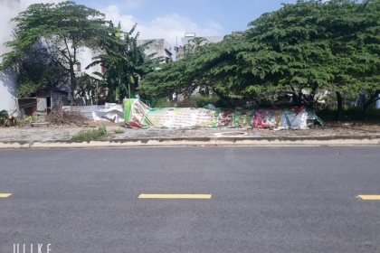 HÒA XUÂN. BÁN GẤP ĐƯỜNG 10,5. PHẠM HỮU NGHI. DT.100M2. VUÔNG VỨT LỀ 5M HÒA XUÂN. BÁN GẤP ĐƯỜNG 10,5. PHẠM HỮU NGHI. DT.100M2. VUÔNG VỨT LỀ 5M