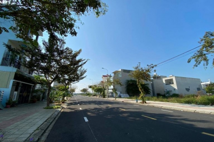 Chuyển nhượng lô đất đầu đường Trần Nam Trung Hoà Xuân Cẩm Lệ Đà Nẵng. Chuyển nhượng lô đất đầu đường Trần Nam Trung Hoà Xuân Cẩm Lệ Đà Nẵng.