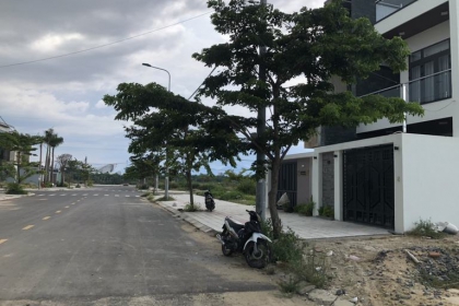 Cần chuyển nhượng lô đất 2 mt đường 10m5 gần sông gần cầu Hòa Xuân b1.133 Cần chuyển nhượng lô đất 2 mt đường 10m5 gần sông gần cầu Hòa Xuân b1.133