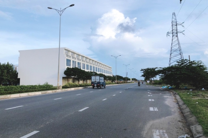 Cần Tiền Bán lô Hòa Quý, sau lưng dãy Shophouse trục Võ Chí Công, Giá xây nhà Cần Tiền Bán lô Hòa Quý, sau lưng dãy Shophouse trục Võ Chí Công, Giá xây nhà