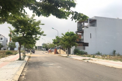 CHÀO KHÁCH THIỆN CHÍ XÂY NHÀ LÔ ĐẤT SẬP HẦM KHU SINH THÁI NAM HÒA XUÂN CHÀO KHÁCH THIỆN CHÍ XÂY NHÀ LÔ ĐẤT SẬP HẦM KHU SINH THÁI NAM HÒA XUÂN