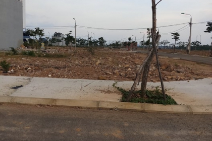 tôi cần bán lô đất nam hòa xuân b2.57 sát sông.vị trí siêu đẹp tôi cần bán lô đất nam hòa xuân b2.57 sát sông.vị trí siêu đẹp