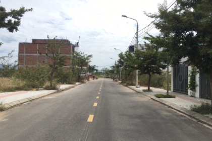 CHÍNH CHỦ GỞI BÁN LÔ ĐẤT ĐƯỜNG MAI CHÍ THỌ ( 10M5 ) KHU SINH THÁI HÒA XUÂN LH CHUNG 0934.810.516 CHÍNH CHỦ GỞI BÁN LÔ ĐẤT ĐƯỜNG MAI CHÍ THỌ ( 10M5 ) KHU SINH THÁI HÒA XUÂN LH CHUNG 0934.810.516