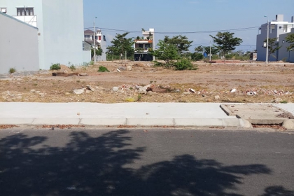 bán lô đất đường phan khôi,hướng đông,song song với đường văn tiến dũng.nhà cửa đông đúc rất thích hợp cho khách thiện chí an cư bán lô đất đường phan khôi,hướng đông,song song với đường văn tiến dũng.nhà cửa đông đúc rất thích hợp cho khách thiện chí an cư