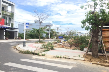 HÀNG NẮM CHỦ , CẦN BÁN VÀI LÔ GÓC CHO KHÁCH THIỆN CHÍ XÂY NHÀ VỚI GIÁ SIÊU RẺ HÀNG NẮM CHỦ , CẦN BÁN VÀI LÔ GÓC CHO KHÁCH THIỆN CHÍ XÂY NHÀ VỚI GIÁ SIÊU RẺ