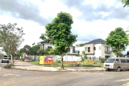 Lô góc 2 MT dãy biệt thự đường Đinh Gia Trinh - sát ngay chân cầu Nguyễn Tri Phương - VIP nhất Hòa Xuân Lô góc 2 MT dãy biệt thự đường Đinh Gia Trinh - sát ngay chân cầu Nguyễn Tri Phương - VIP nhất Hòa Xuân