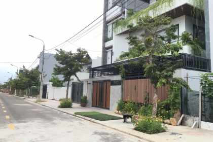 CẦN BÁN NHANH LÔ ĐẤT ĐƯỜNG NGUYỄN SẮC KIM , HƯỚNG TÂY NAM , GẦN CẦU KHUÊ ĐÔNG . CẦN BÁN NHANH LÔ ĐẤT ĐƯỜNG NGUYỄN SẮC KIM , HƯỚNG TÂY NAM , GẦN CẦU KHUÊ ĐÔNG .