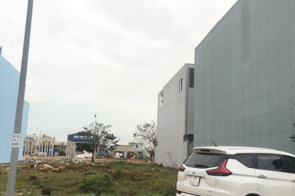 Chủ cần tiền nên bán nhanh lô đất Nam Hòa Xuân.Đường 7.5 .Giá rẻ Chủ cần tiền nên bán nhanh lô đất Nam Hòa Xuân.Đường 7.5 .Giá rẻ