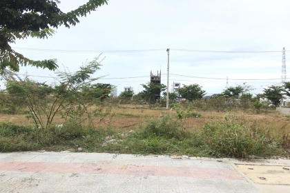 CHÍNH CHỦ BÁN LÔ ĐẤT ĐƯỜNG TRẦN VĂN TRÀ ĐƯỜNG 7M5 THUỘC KHU NAM CẨM LỆ - HÒA XUÂN . CHÍNH CHỦ BÁN LÔ ĐẤT ĐƯỜNG TRẦN VĂN TRÀ ĐƯỜNG 7M5 THUỘC KHU NAM CẨM LỆ - HÒA XUÂN .