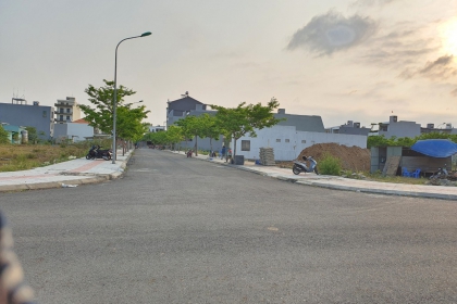 BÁN LÔ GÓC 2MT KHU NAM HÒA XUÂN B2.72 , VỊ TRÍ ĐẸP SÁT GÓC - HÒA QUÝ - NGŨ HÀNH SƠN . BÁN LÔ GÓC 2MT KHU NAM HÒA XUÂN B2.72 , VỊ TRÍ ĐẸP SÁT GÓC - HÒA QUÝ - NGŨ HÀNH SƠN .