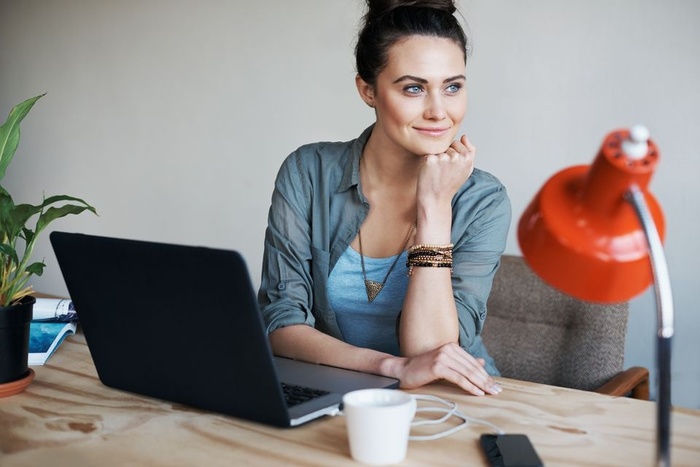 Nên đảm bảo ánh sáng tại nơi làm việc phong thủy nơi làm việc